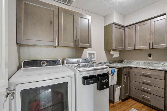 8755 N Pelham PARKWAY, Bayside, WI 53217
