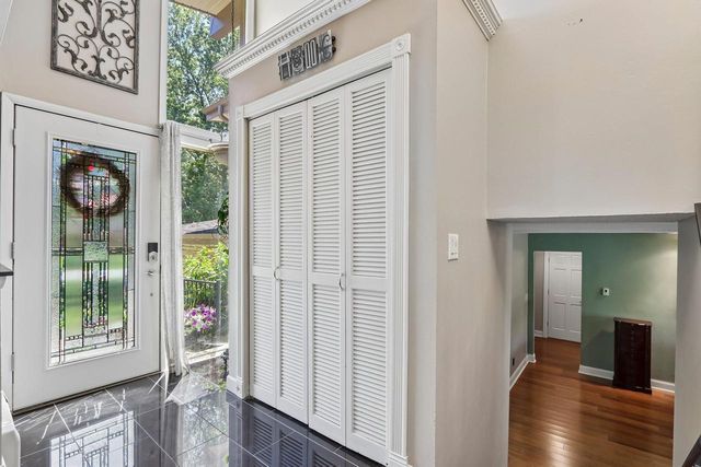 8755 N Pelham PARKWAY, Bayside, WI 53217