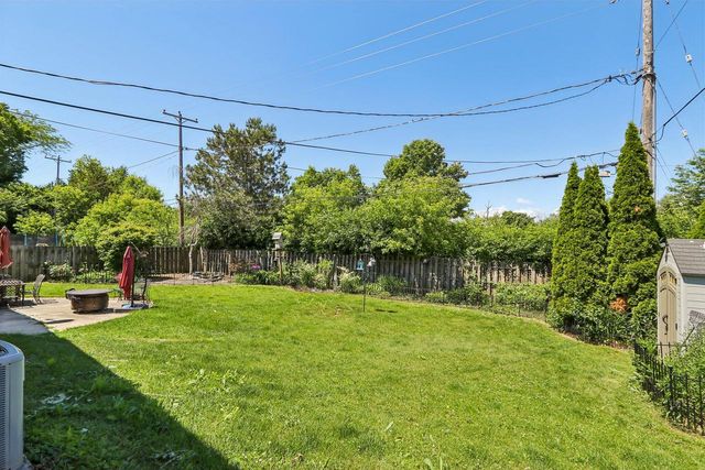8755 N Pelham PARKWAY, Bayside, WI 53217