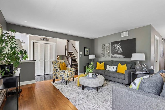 8755 N Pelham PARKWAY, Bayside, WI 53217