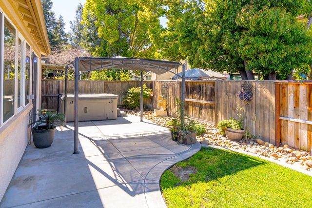 5759 Westchester Cir, Stockton, CA 95219