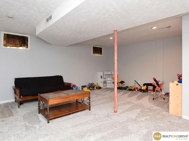 2109 S 123 Avenue, Omaha, NE 68144