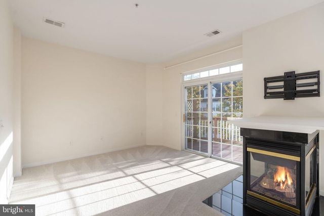 1825 CEDAR COVE WAY #201, Woodbridge, VA 22191