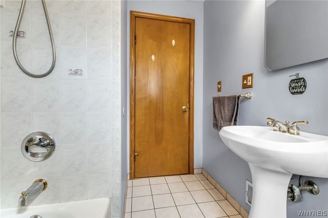 876 Pioneer Drive, North Tonawanda, NY 14120