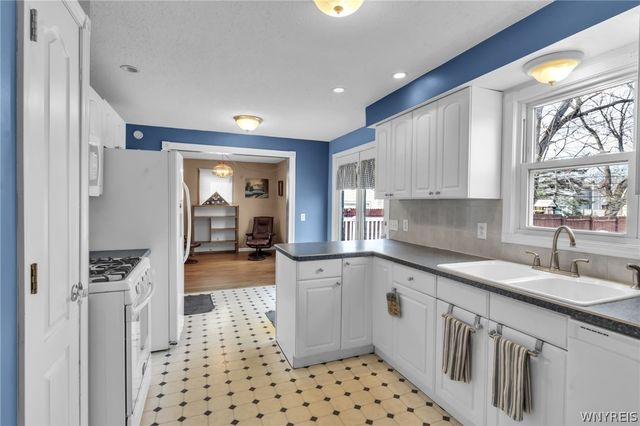 876 Pioneer Drive, North Tonawanda, NY 14120