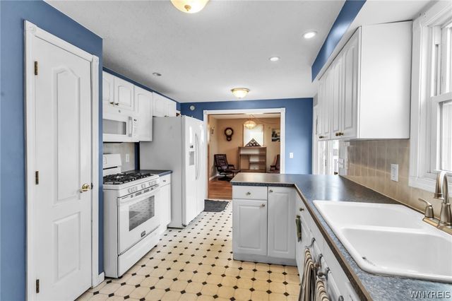 876 Pioneer Drive, North Tonawanda, NY 14120