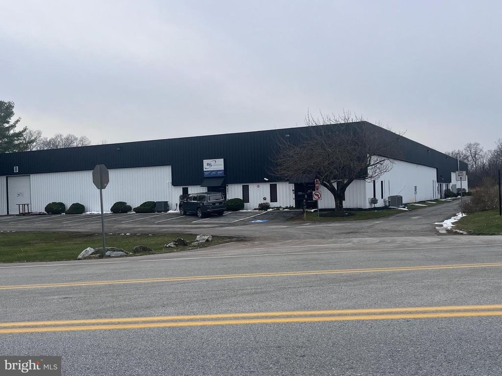 310 EMIG RD, York, PA 17406