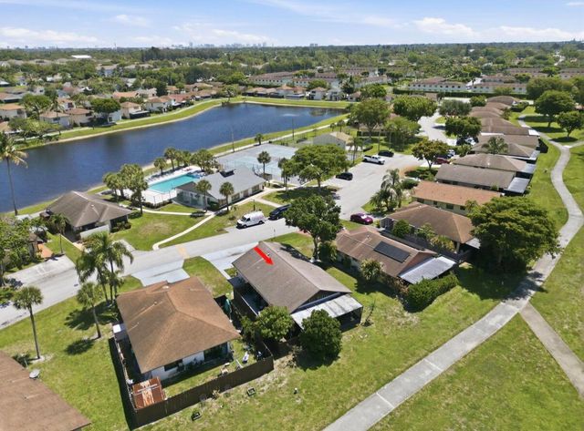 5330 Mendoza, West Palm Beach, FL 33415