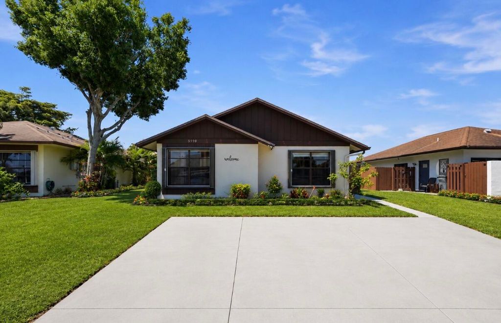 5330 Mendoza, West Palm Beach, FL 33415