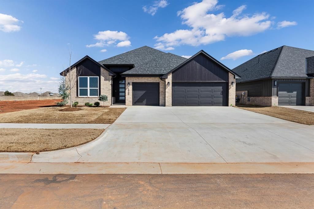 Image 2 of property listing at 15700 Siloa Avenue, Edmond, OK 73013