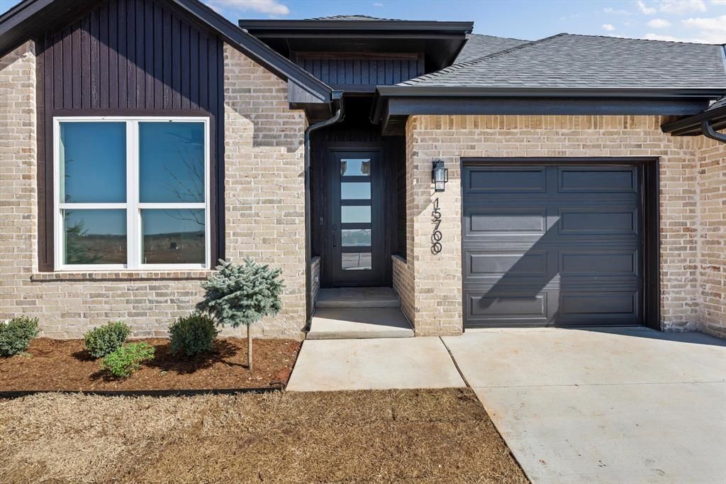 Image 4 of property listing at 15700 Siloa Avenue, Edmond, OK 73013