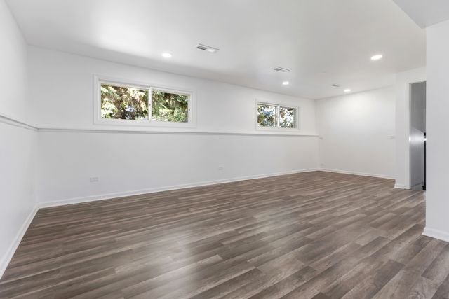 1750 W Woodland Avenue, Addison, IL 60101