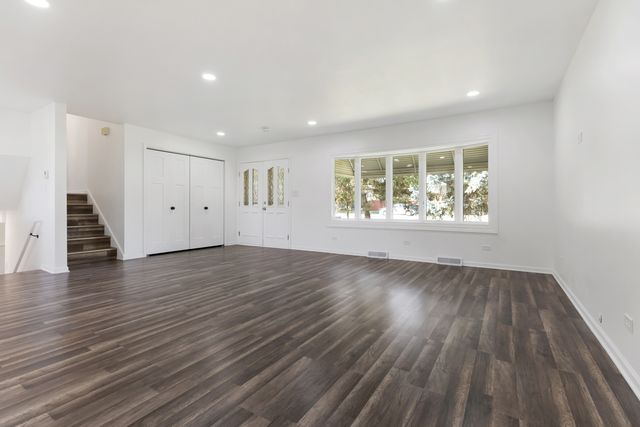 1750 W Woodland Avenue, Addison, IL 60101