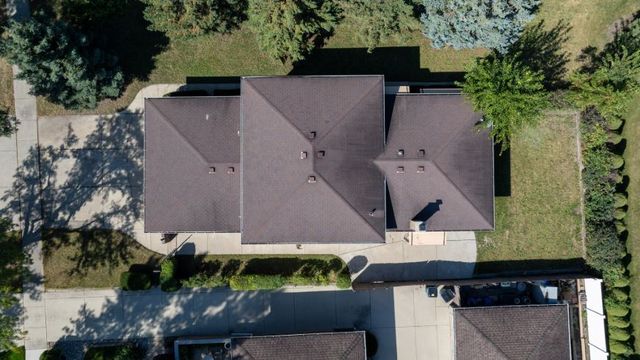 1750 W Woodland Avenue, Addison, IL 60101