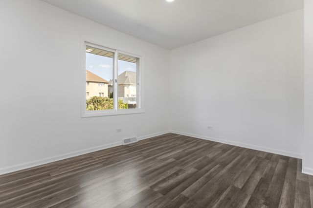 1750 W Woodland Avenue, Addison, IL 60101