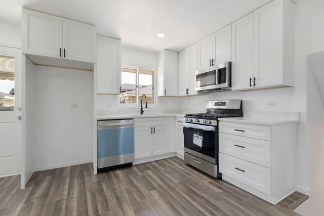 1750 W Woodland Avenue, Addison, IL 60101