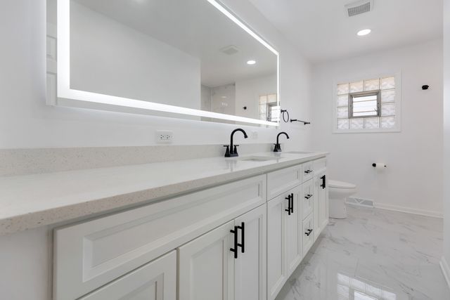 1750 W Woodland Avenue, Addison, IL 60101