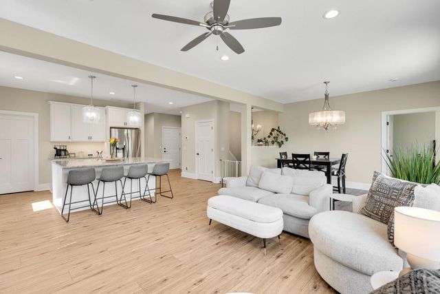 17972 Gresford Lane, Lakeville, MN 55044