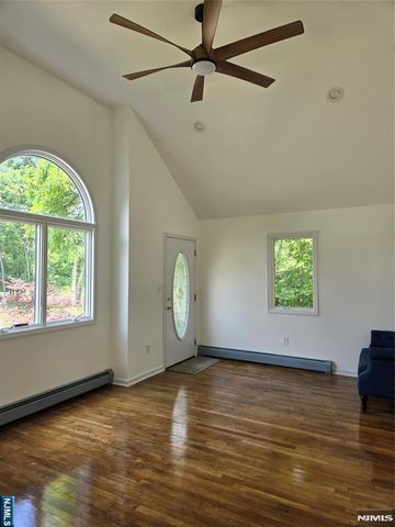 27 Glendale, Hillsdale, NJ 07642