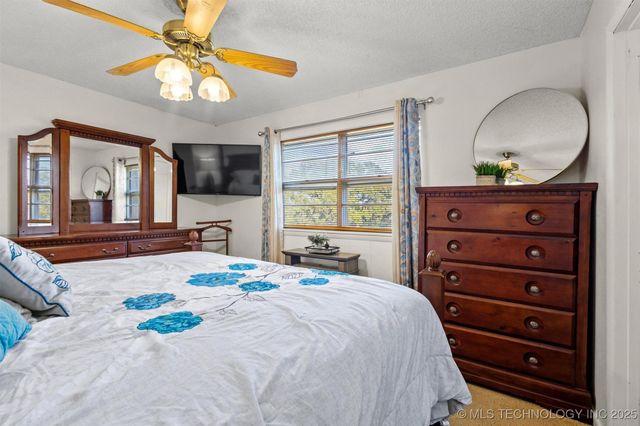 910 E Springdale Loop, Ardmore, OK 73401