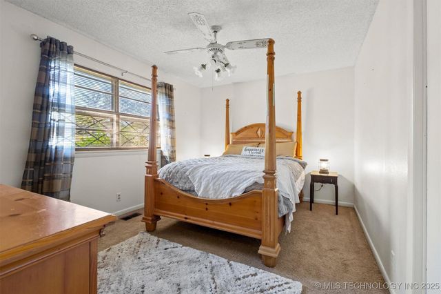 910 E Springdale Loop, Ardmore, OK 73401