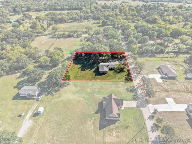 910 E Springdale Loop, Ardmore, OK 73401