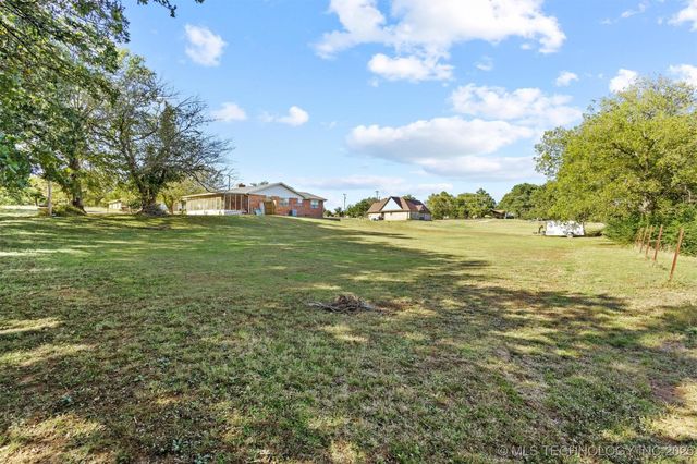 910 E Springdale Loop, Ardmore, OK 73401