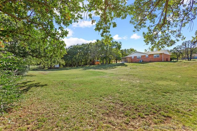 910 E Springdale Loop, Ardmore, OK 73401