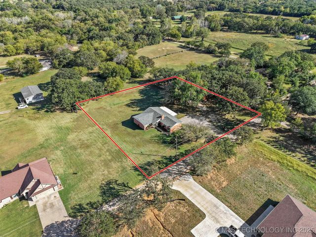 910 E Springdale Loop, Ardmore, OK 73401