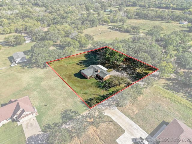 910 E Springdale Loop, Ardmore, OK 73401