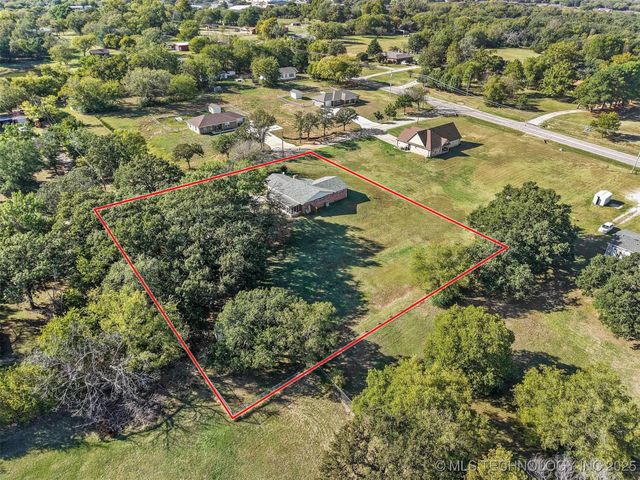 910 E Springdale Loop, Ardmore, OK 73401