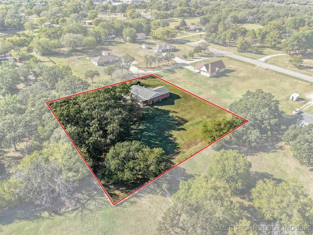 910 E Springdale Loop, Ardmore, OK 73401