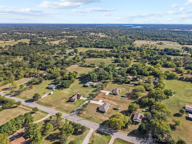 910 E Springdale Loop, Ardmore, OK 73401