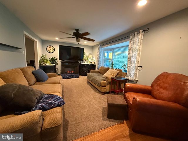 304 W HIGHLAND AVE, Langhorne, PA 19047
