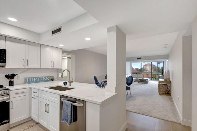 501 S Seas 202 Drive 202, Jupiter, FL 33477
