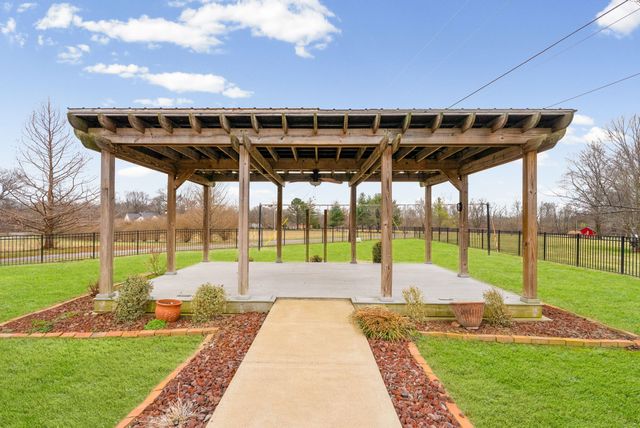 330 Juliet Dr, Hopkinsville, KY 42240