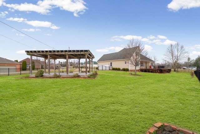 330 Juliet Dr, Hopkinsville, KY 42240