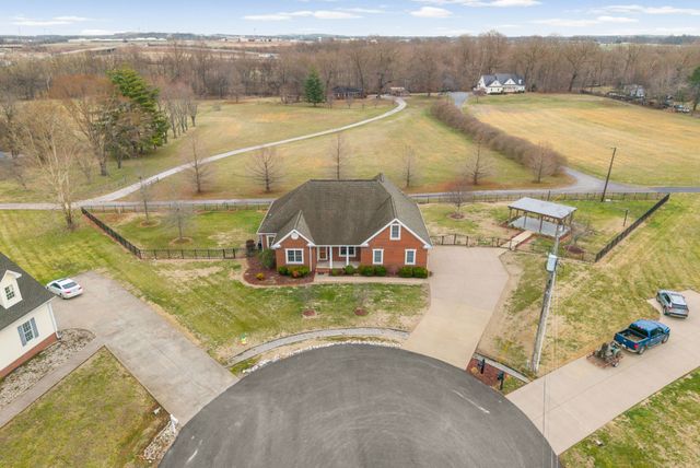 330 Juliet Dr, Hopkinsville, KY 42240