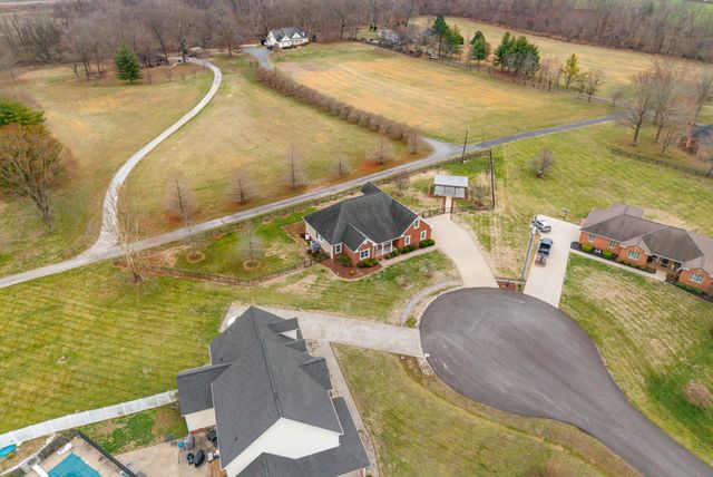 330 Juliet Dr, Hopkinsville, KY 42240