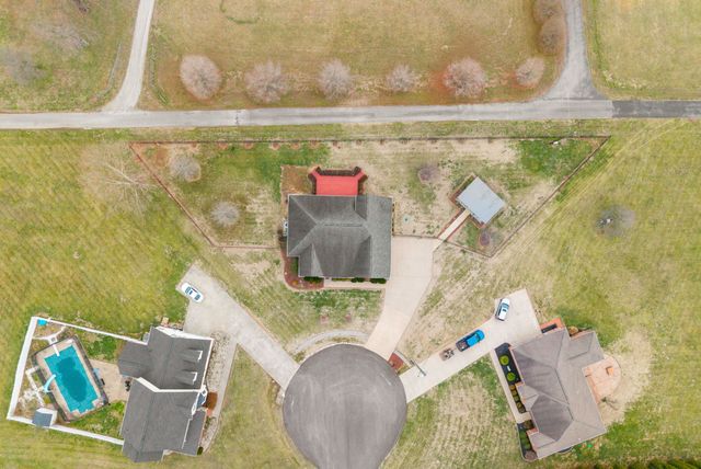 330 Juliet Dr, Hopkinsville, KY 42240