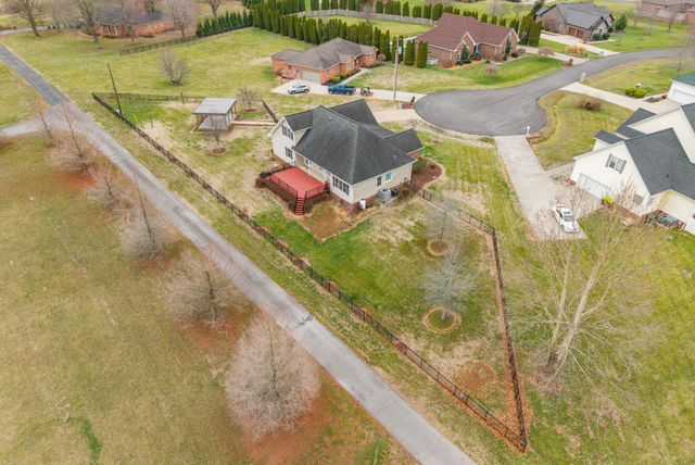 330 Juliet Dr, Hopkinsville, KY 42240