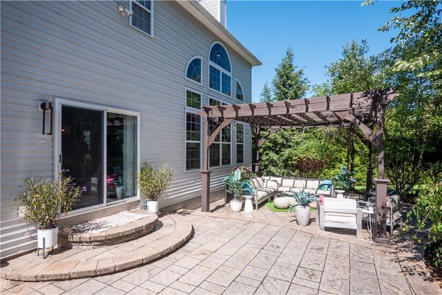 16 Creek Court, Easton, PA 18040