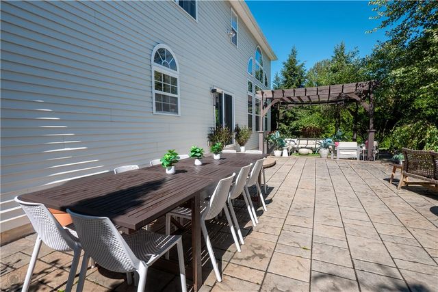 16 Creek Court, Easton, PA 18040