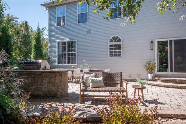 16 Creek Court, Easton, PA 18040