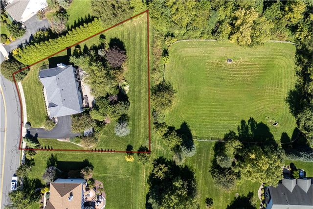 16 Creek Court, Easton, PA 18040