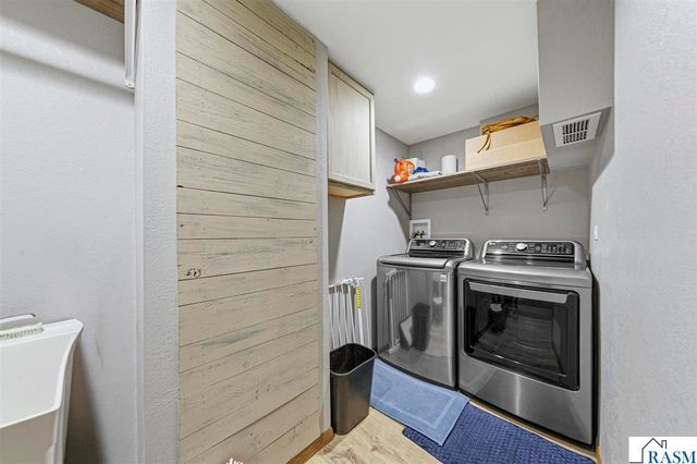 349 Tyler Avenue, North Mankato, MN 56003