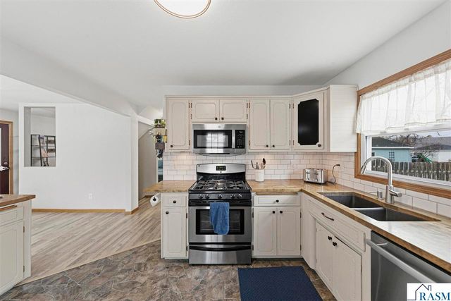 349 Tyler Avenue, North Mankato, MN 56003