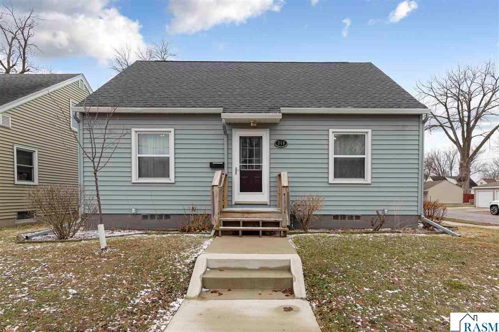 349 Tyler Avenue, North Mankato, MN 56003