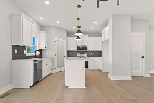 2332 NE Andromada Court, Blue Springs, MO 64014