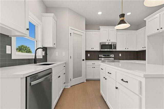 2332 NE Andromada Court, Blue Springs, MO 64014